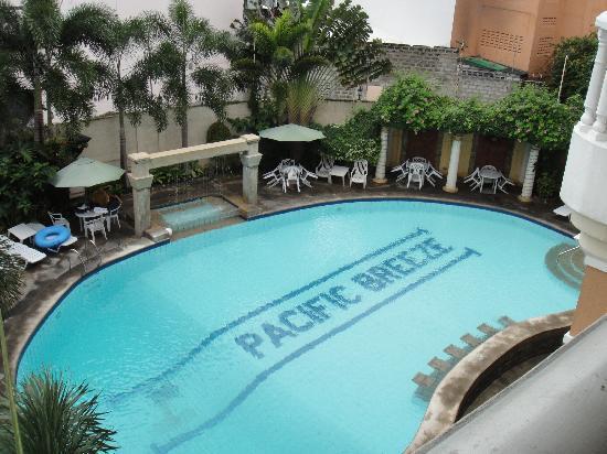 Angeles-City-Fields-Avenue-Walking-Street-Pacific-Breeze-Hotel-pool